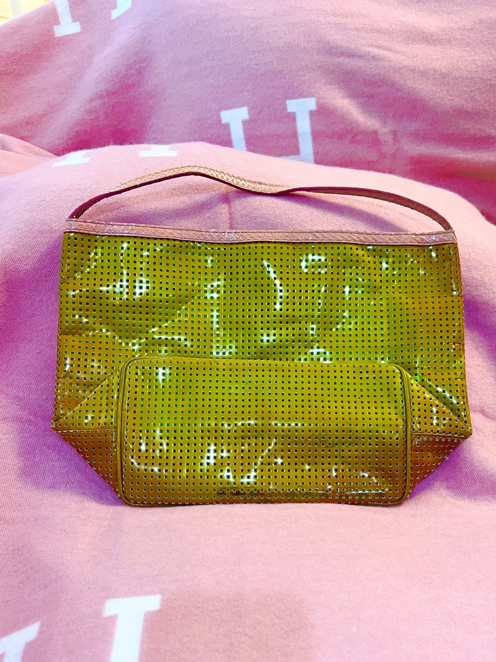 FENDI🌟Golden-yellow neon green Patent Perforated Shoulder Bag with Pink! - Picture 9 of 14